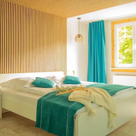 Wellnessoase Mitten In Der Wasserfallstadt Triberg *